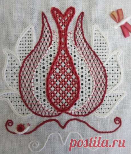 Найдено на сайте royal-needlework.org.uk.