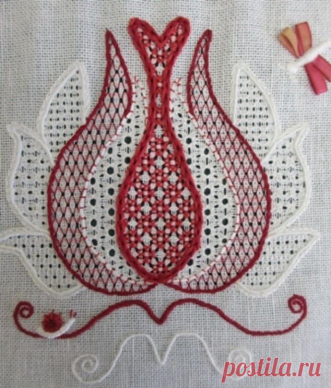 Найдено на сайте royal-needlework.org.uk.