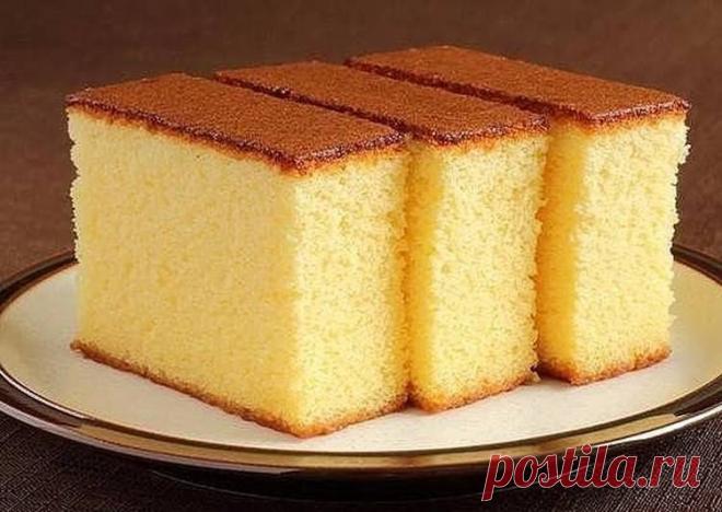 Пирог Манник. Безумно вкусный!

Ингредиенты

1 стакан Мука
1 стакан Манка
1 стакан Кефир
стакан Сахар неполный
100 гр. Масло сливочное
Яйцо 2 шт.
0,5 ч.л. Сода

Приготовление

Стакан манки заливаем кефиром. Хорошо перемешиваем и оставляем манку набухать, примерно на 40 минут. Добавляем к набухшей в кефире манке яйца, сахар и размягчённое при комнатной температуре сливочное масло. Всё хорошенько перемешиваем (можно воспользоваться миксером). Добавляем муку и соду. Соду гаси...