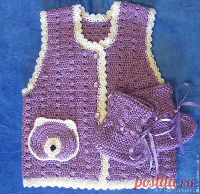 Вязаные жилетки спицами для девочек - фото 2023 года