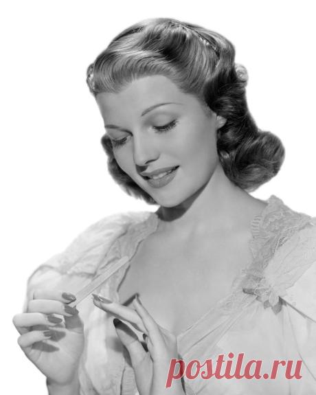 ritahayworthmanicure.jpg (800×1000)