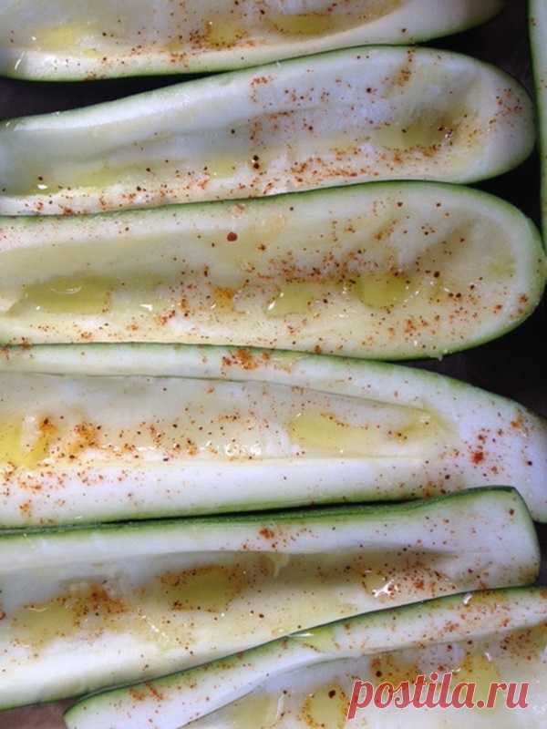 Кабачки в духовке - рецепты c фото пошагово быстро и вкусно с фаршем, помидорами, сыром и чесноком, баклажанами, лодочки из кабачков. Диетические рецепты запеченных в духовке кабачков с овощами