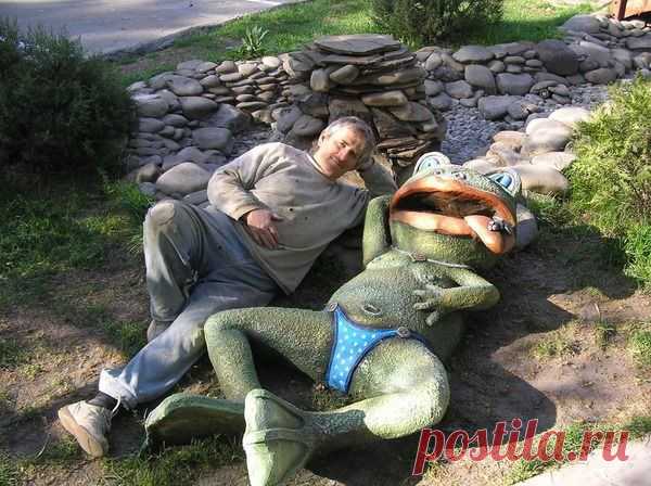 Искусственные камни и скульптуры из бетона на даче и в саду