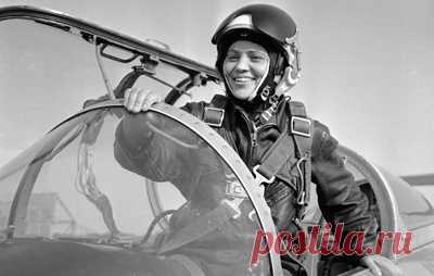 Сто и один рекорд "мадам МиГ". ​​​​​​​90 лет со дня рождения Марины Попович. Алексей Волынец ​​​​​​​— о летчике-испытателе, показавшей стране и миру — героем можно быть не только на войне, но и в наше мирное время