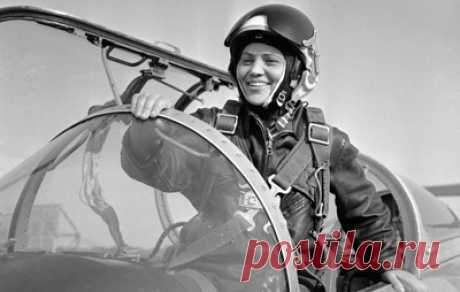 Сто и один рекорд &quot;мадам МиГ&quot;. ​​​​​​​90 лет со дня рождения Марины Попович. Алексей Волынец ​​​​​​​— о летчике-испытателе, показавшей стране и миру — героем можно быть не только на войне, но и в наше мирное время