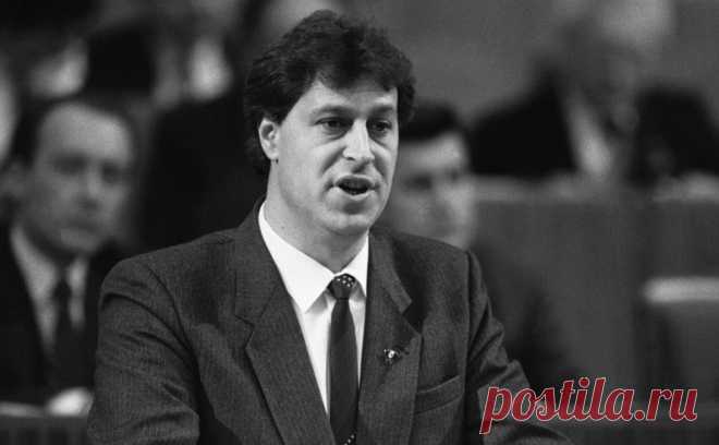 Умер последний глава комсомола СССР Владимир Зюкин. Зюкин был первым секретарем ЦК ВЛКСМ с 1990 по 1991 год. После распада СССР бывший глава комсомола ушел в бизнес