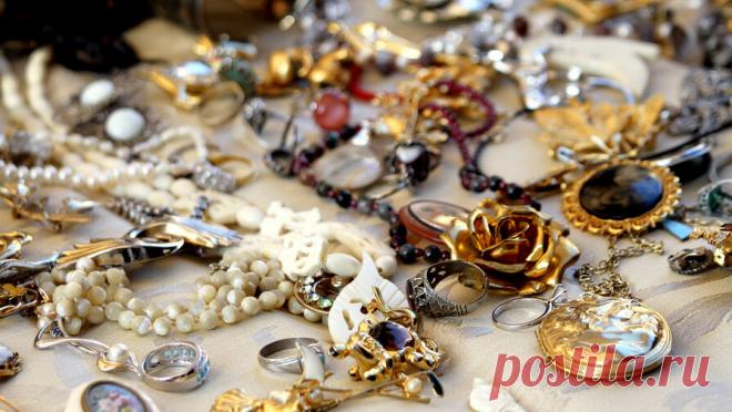 Мошенники выманили у омской школьницы 12 млн рублей и рассказали об этом ее родителям. Омская школьница стала жертвой мошенников после отъезда родителей. Об этом сообщает управление МВД по региону. Пока отец и мать находились в отпуске в Турции, 17-летняя школьница и ее сестра остались под присмотром дедушки. Аферисты ...