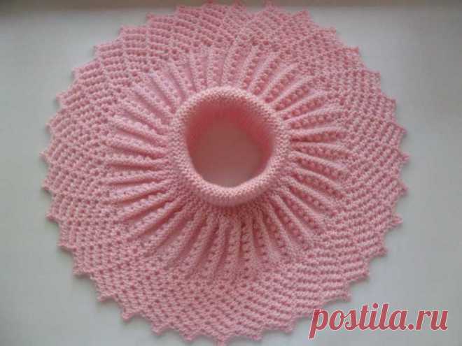 Манишка спицами: 30 самых простых способов в схемах с описанием вязания для начинающих