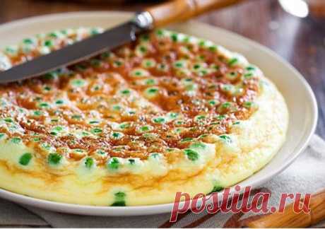 Омлет с зеленым горошком в мультиварке