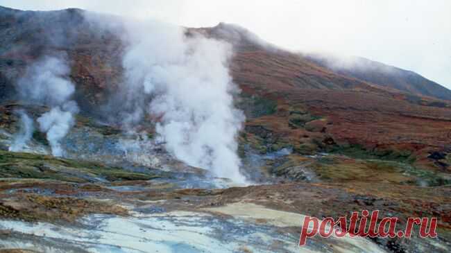 Со стороны вулкана Камбального на Камчатке слышны гул и раскаты