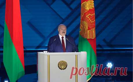 Лукашенко пообещал вернуть Украину в «лоно славянства». В Белоруссии, России и на Украине проживают братские славянские народы, объявил Александр Лукашенко. И никакие «местечковые политические амбиции» этот факт изменить не могут