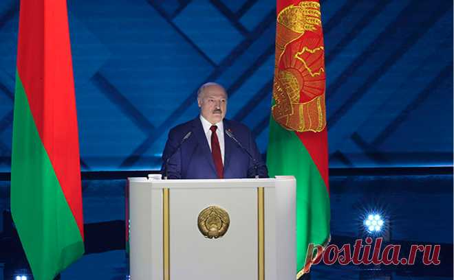 Лукашенко пообещал вернуть Украину в «лоно славянства». В Белоруссии, России и на Украине проживают братские славянские народы, объявил Александр Лукашенко. И никакие «местечковые политические амбиции» этот факт изменить не могут
