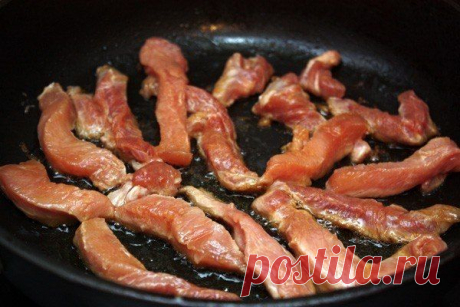 Как вкусно пожарить свинину на сковороде: советы хозяйкам