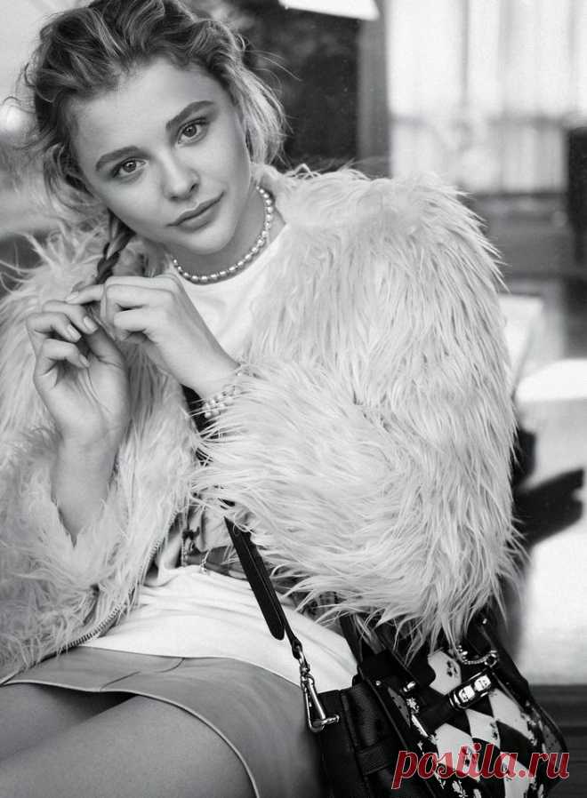 Хлоя Морец (Chloe Moretz) в фотосессии Микаеля Дженсона (Mikael Jansson) для бренда Coach (весна 2015).