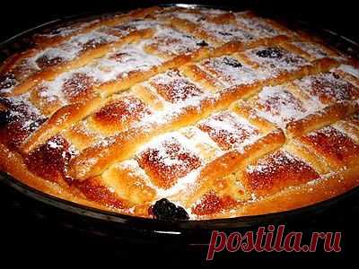 Рассыпчатый пирог с курагой.