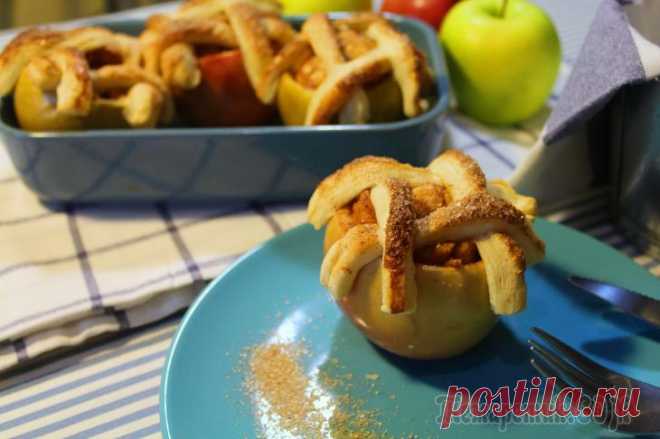 Запеченное яблоко с медом и корицей