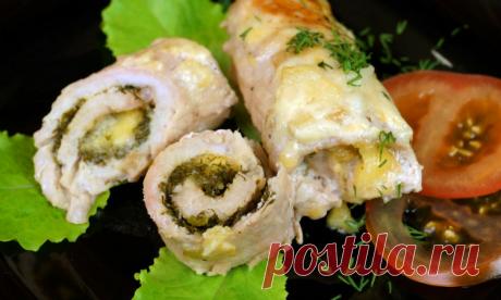 Намазываем сыр на курицу: рулет-закуска готов за 30 минут