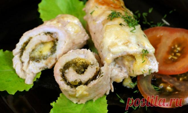 Намазываем сыр на курицу: рулет-закуска готов за 30 минут