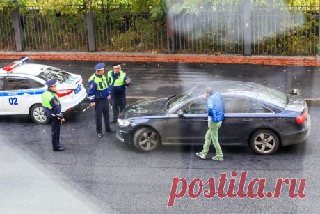 Выйти из машины и подчиняться!