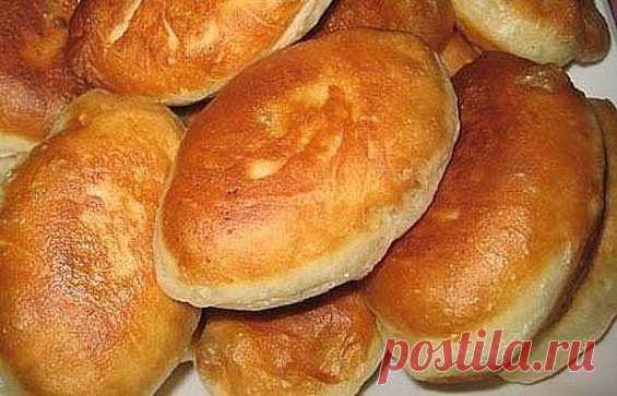 6 РЕЦЕПТОВ БЫСТРЫХ И ВКУСНЫХ ПИРОЖКОВ
1. Тесто как пух
 Ингредиенты:
1 стакан - кефира,
0.5 стакана - растительного масла,
1 пакетик (11 граммов) сухих дрожжей,
1 ч.- ложка соли,
1 ст. ложка - сахара,
3 стакана- муки
 Кефир смешать с маслом и немного подогреть, добавить соль и сахар,муку просеять и смешать с дрожжами, влить постепенно кефирную смесь и замесить тесто, накрыть и поставить в тепло на 30 минут. Пока тесто будет подходить, можно приготовить начинку. Противе