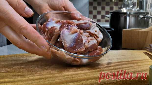 Раньше о таком продукте даже мечтать не могли, а сейчас можно готовить сколько влезет. Так вкусно, ешь и не можешь остановиться - Будет вкусно - Медиаплатформа МирТесен Раньше не то что представить, даже мечтать о таком не могли. А сейчас, пожалуйста, покупай сколько хочешь и готовь сколько влезет. До чего же классные рецепты есть из этого дешевого продукта. Покажу вам сегодня свой фирменный вариант. Это такая вкуснятина, ешь и не можешь остановиться. Догадались - 3 феврал...
