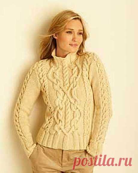 Свитер спицами с рельефными косами и аранами Cabled Sweater от Bernat!