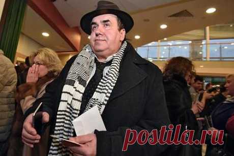 Садальский назвал российское кино одноклеточным и скучным. Актер театра и кино, радиоведущий, заслуженный артист РСФСР Станислав Садальский заявил, что в российских фильмах воцарила вкусовщина и угодничество начальству. Эта тенденция ему кажется скучной и неинтересной.