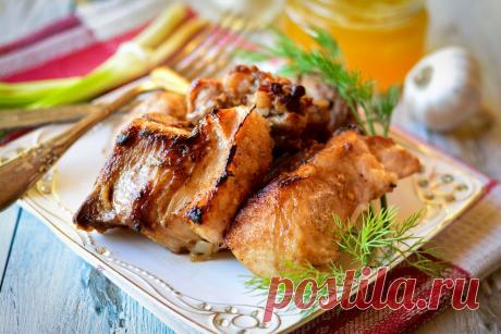 Мясные блюда - 15 вкусных и простых рецептов на каждый день Мясные блюда принято считать сытными и достойными праздничного стола. Какой праздник без центрального блюда из мяса? Сегодня предлагаем пятнадцать рецептов.