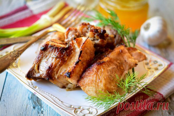 Мясные блюда - 15 вкусных и простых рецептов на каждый день Мясные блюда принято считать сытными и достойными праздничного стола. Какой праздник без центрального блюда из мяса? Сегодня предлагаем пятнадцать рецептов.