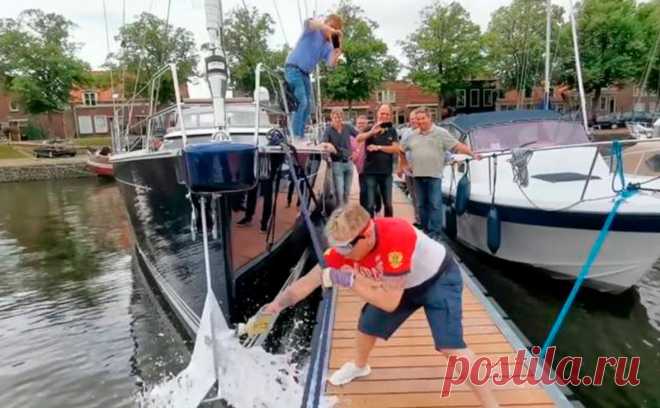 «Ведомости» узнали о разблокировке яхты Гарика Сукачева в Нидерландах. В Нидерландах разблокировали яхту Гарика Сукачева Pearly Bell 2, сейчас она находится рядом у турецким порта Тургутрейс, пишут «Ведомости». Источник издания отметил, что музыкант не попадал под санкции