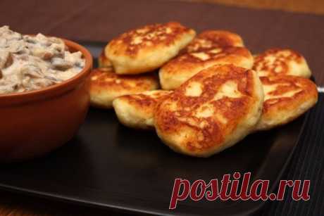 Картофельные котлеты с грибным соусом
