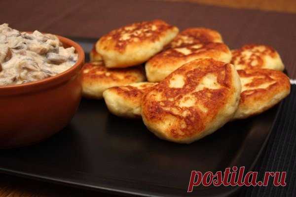 Картофельные котлеты с грибным соусом