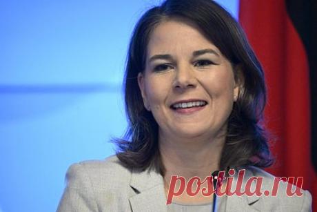 Глава МИД ФРГ выступила против территориальных уступок со стороны Украины. Глава МИД ФРГ Анналена Бербок выступила против территориальных уступок со стороны Украины. Политический деятель отметила, что государство не будет отвечать на требования отдать занятые территории и сдать Украину, а также заявила, что подобные действия означали бы «поощрение войны».