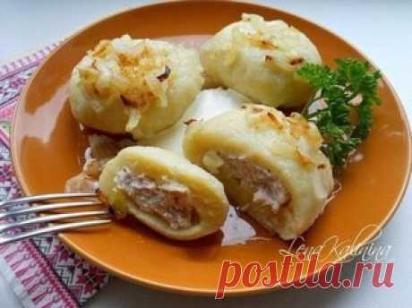 Картофельные галушки с мясом Ингредиенты: Для теста: -картофель - 400 г; -мука - 300-350 г; -манная крупа - 2 ст. л.; -яйцо куриное - 1 шт.; -соль - по вкусу.