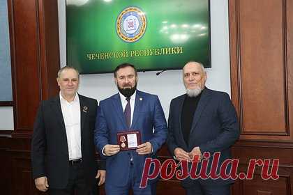 В Чечне прошло награждение сувенирными медалями за патриотизм