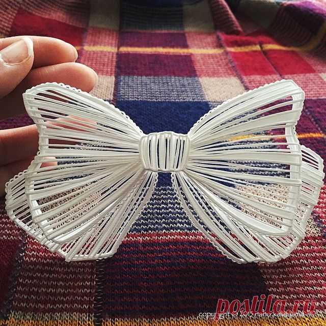 finished the ribbon work. the rough design was so simple but intricate as usuall. 12 layers piece.
#paperart #papercut #papercutart #papercutter #papercutting #papersculpture #handcut #artwork #art_we_inspir #ribbon #intricate #beautiful