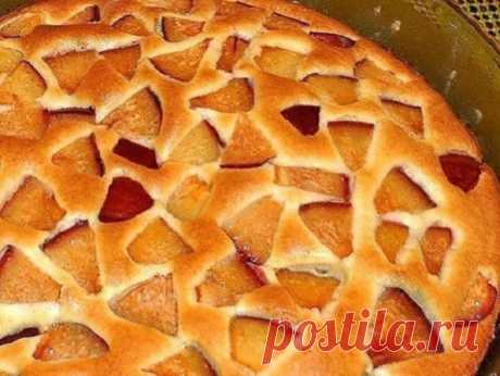 Легкий в приготовлении и очень вкусный фруктовый пирог