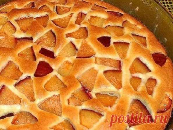 Легкий в приготовлении и очень вкусный фруктовый пирог