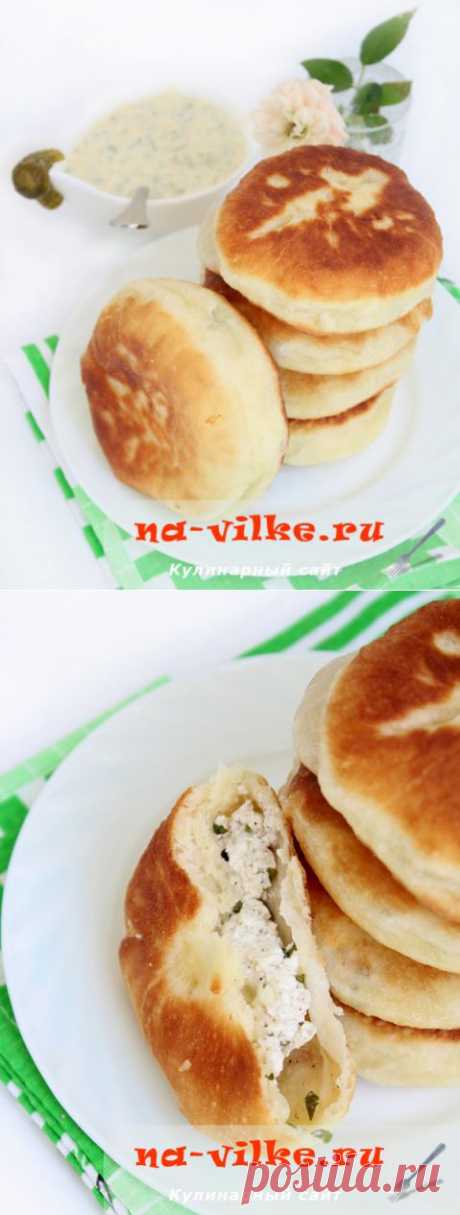 Пирожки из картофельного теста с соленым творогом и зеленью