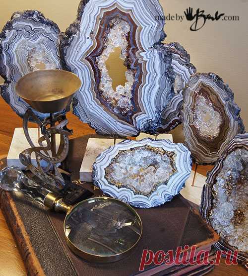 DIY Giant Concrete Geode - Made By Barb - простые пошаговые инструкции по литью, краске и добавлению кристаллов для создания огромных артефактов геодезических и драгоценных камней