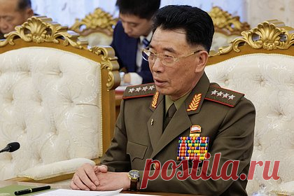 В КНДР призвали противостоять разбою со стороны США. Министр обороны КНДР Кан Сун Нам призвал противостоять «разбойнической стратегии» США. Он заявил об этом во время приема в честь прибытия в страну министра обороны России Сергея Шойгу. Он пообещал бороться вместе с российской армией «в одном окопе антиимпериалистической борьбы».