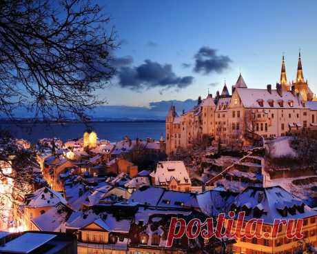 Картинки вечер, дома, швейцария, озеро, замок, lake, neuchatel, neuchatel, castle, город - обои 1280x1024, картинка №441054
