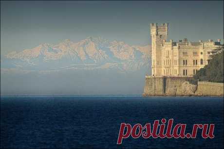 Замок Мирамаре в Италии