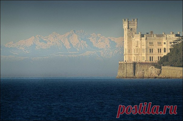 Замок Мирамаре в Италии