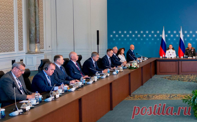 Кремль заявил, что на переговорах с Украиной предстоит большая работа. На новой встрече России и Украины сторонам предстоит обмен мнениями о меморандумах, которые диаметрально противоположны друг другу, заявил Песков. Дата переговоров пока не определена