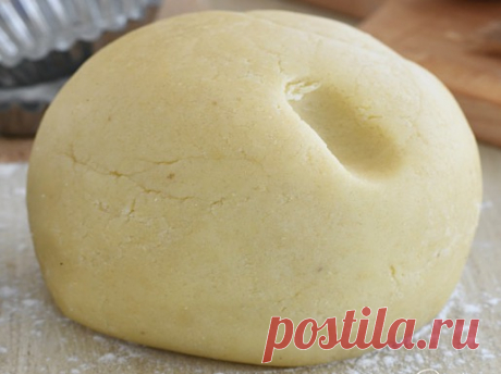 La pâte sablée pour biscuits de Noël est une pâte composée de farine, beurre, sucre glace, poudre d'amandes, vanille ou cacao en poudre ou mélange d'épices. Facile et rapide à préparer, cette pâte souple, malléable au goût et à la texture uniques permet de réaliser de petits biscuits de Noël à façonner et à décorer…