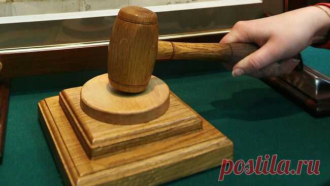 Стокилограммовый унитаз из 18-каратного золота продадут на аукционе