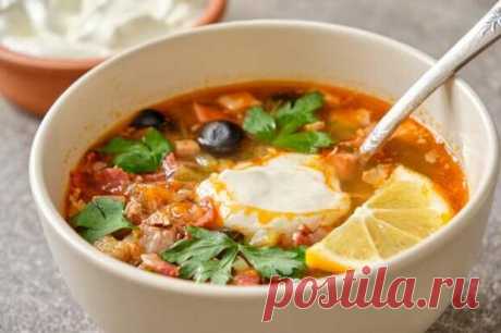(1) Осенние супы: 5 рецептов согревающего обеда - БУДЕТ ВКУСНО! - медиаплатформа МирТесен Тыква, грибы, картошка, цветная капуста, морковь и кукуруза — замечательные дары осени, которые грех не использовать в своем повседневном меню. Эти продукты дарят ощущение насыщения. Так давайте же приготовим из них согревающие супы? Мы подобрали для вас 5 рецептов вкусного обеда, который точно