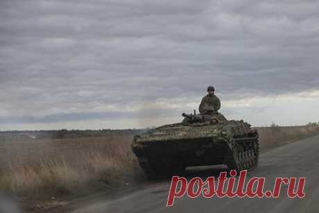 В Евросоюзе заговорили об усталости от конфликта на Украине. Многие министры иностранных дел стран Европейского союза (ЕС) начали говорить об усталости от конфликта на Украине. Об этом заявил министр иностранных дел и внешнеэкономических связей Венгрии Петер Сийярто после встречи с главами МИД стран ЕС в Люксембурге, сообщает ТАСС.