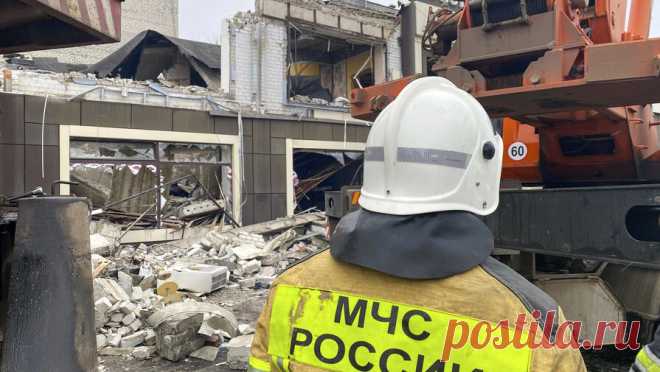 Под завалами обстрелянной ВСУ пекарни в ЛНР обнаружили еще 10 человек. В Лисичанске, где Вооруженные силы Украины (ВСУ) обстреляли пекарню, еще 10 жителей обнаружили под завалами. Об этом сообщило в своем Telegram-канале правительство ЛНР. " спасатели обнаружили под завалами, предположительно, еще 10 ...